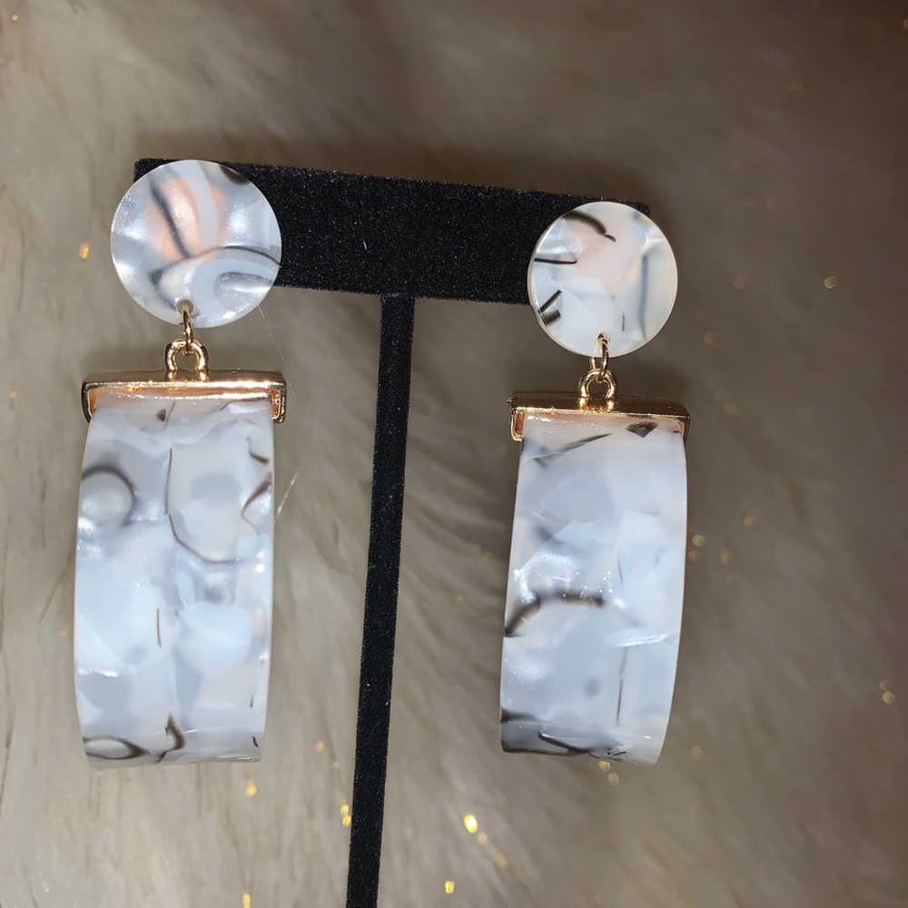 Acrylic earrings - Picture 3 of 5